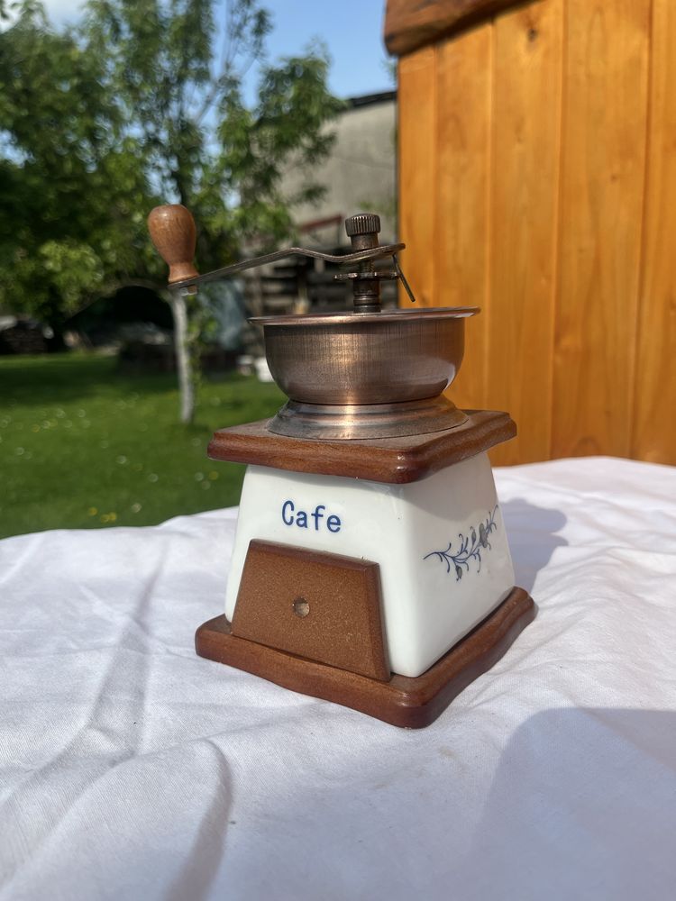Młynek do kawy porcelanowy