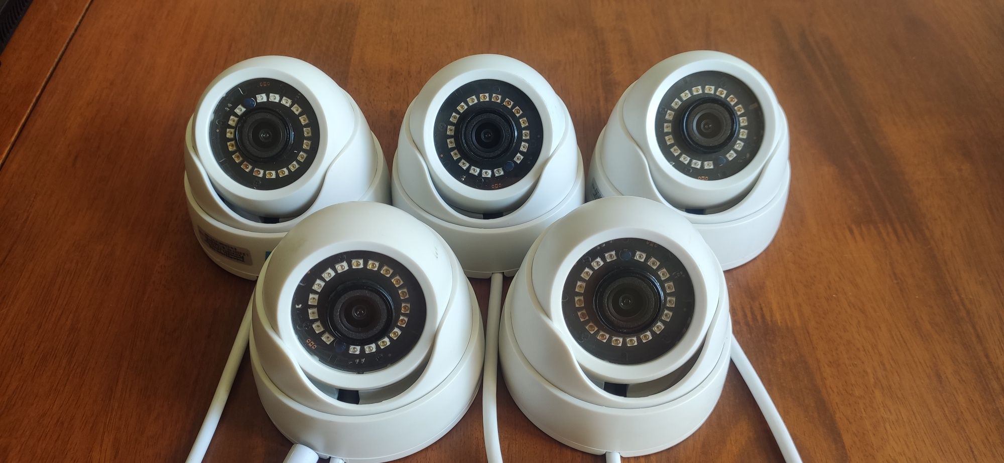 5 штук. Камера видеонаблюдения 5Мп RCI RD94QHD-36IR (white)
