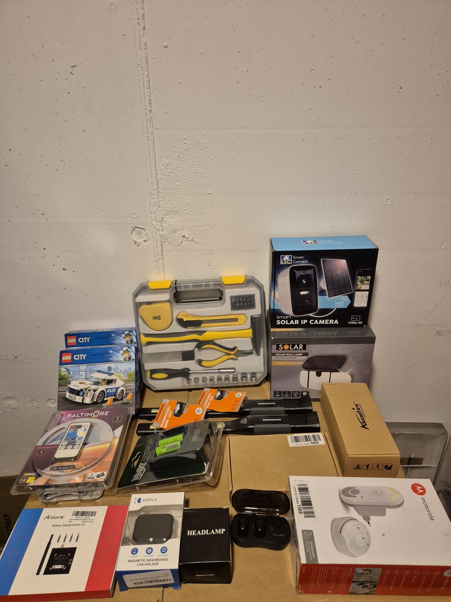 Karton box z mix elektroniką