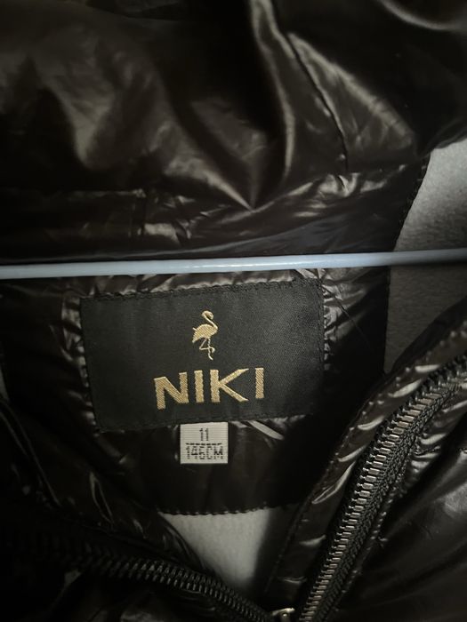 Зимова тепла куртка.Гарно виглядає.На дівчинку підлітка 12 ,13 років.