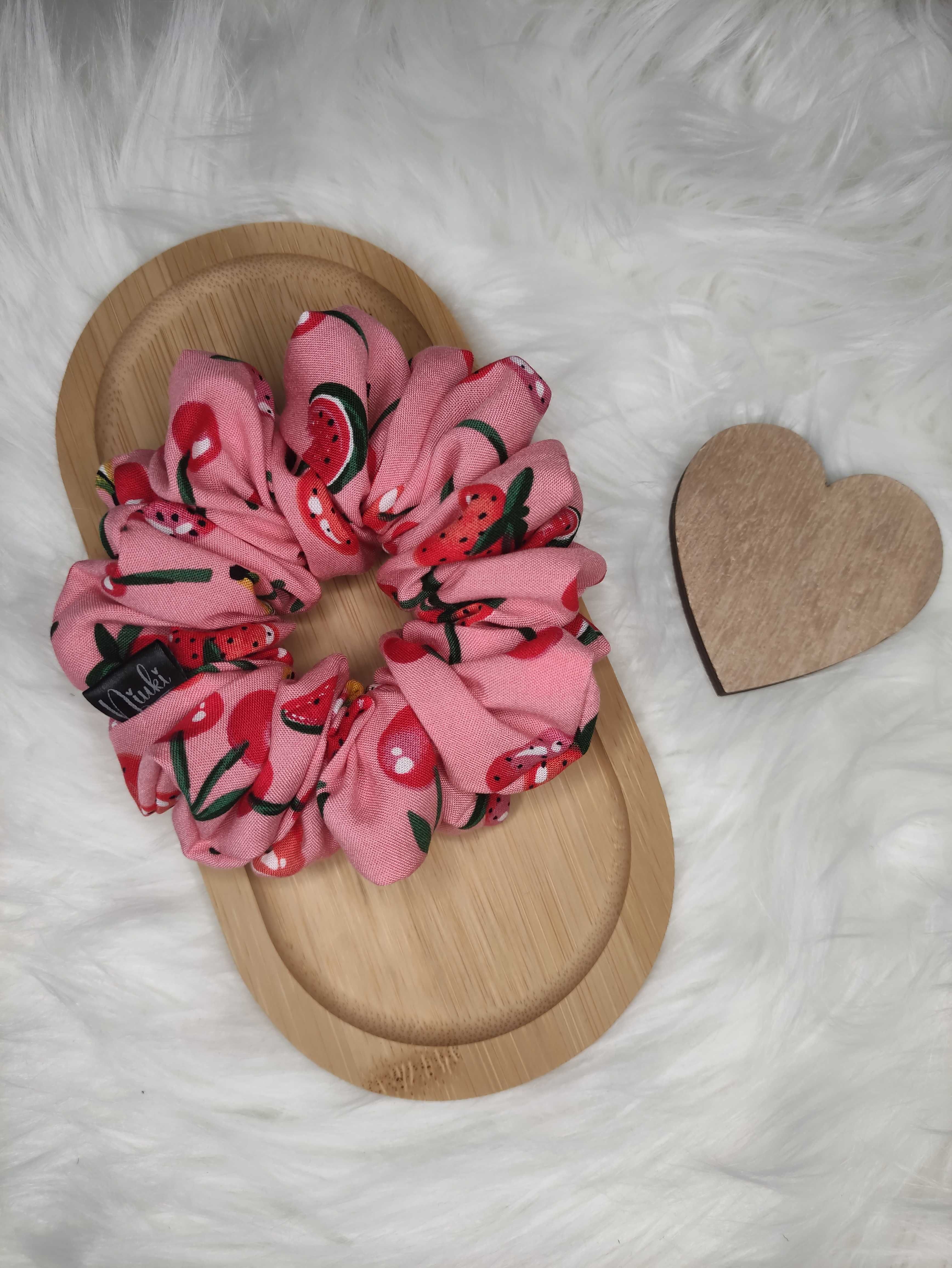 Scrunchie Owocki M, ozdobna gumka do włosów z wiskozy