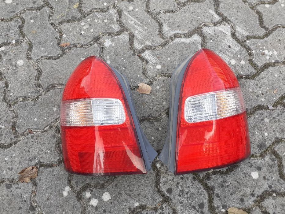 Farol traseiro lado condutor mazda 323 f