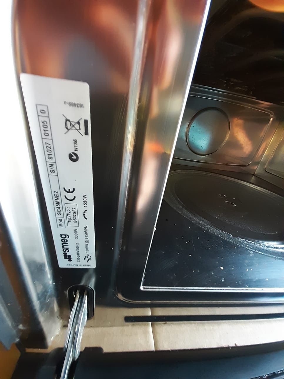 Kuchenka mikrofalowa z grilem do zabudowy SMEG Linea - SC45MNE2
