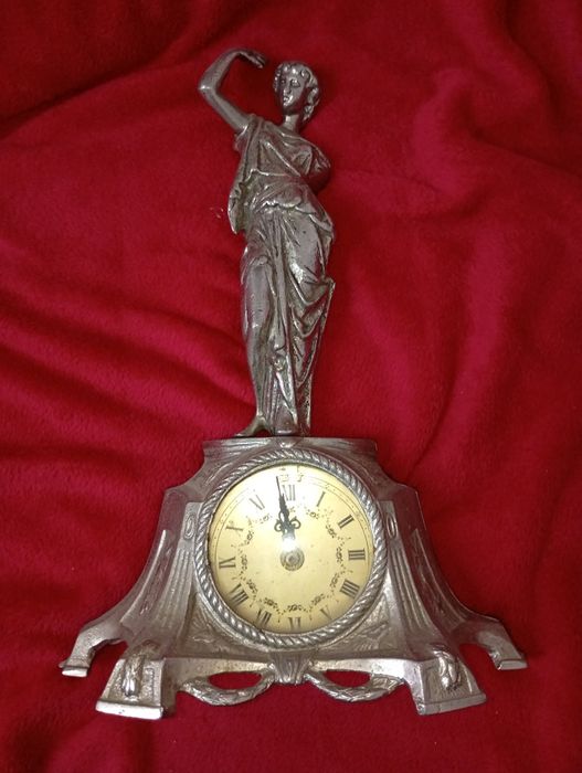 Relogio estatueta em latão meciço