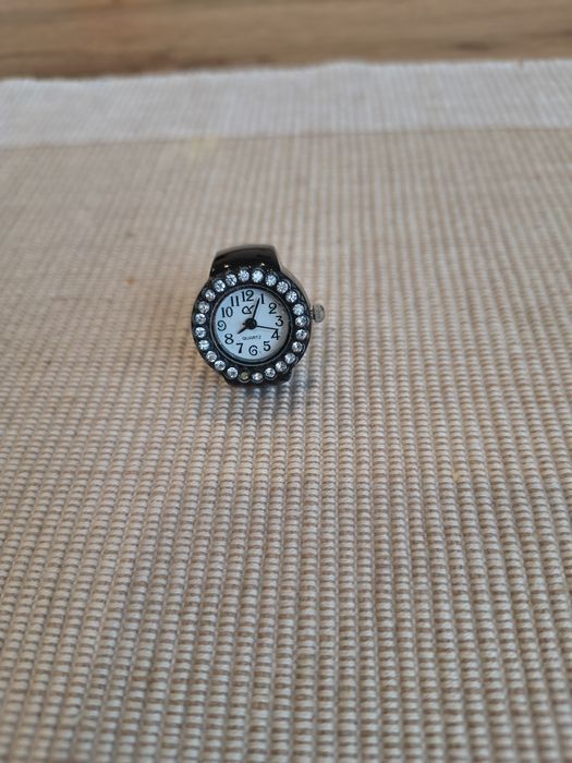 Zegarek damski czarny w formie pierścionek