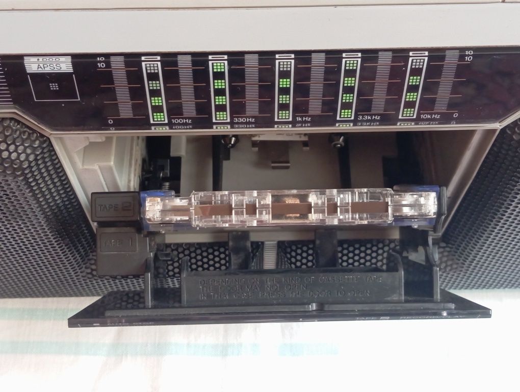 Продам магнитолу Sharp WQ-T251