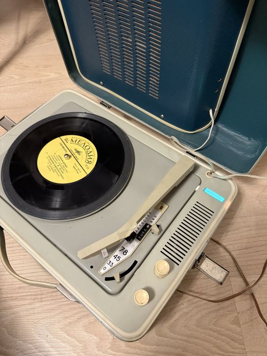 Проигрыватель Юность СССР