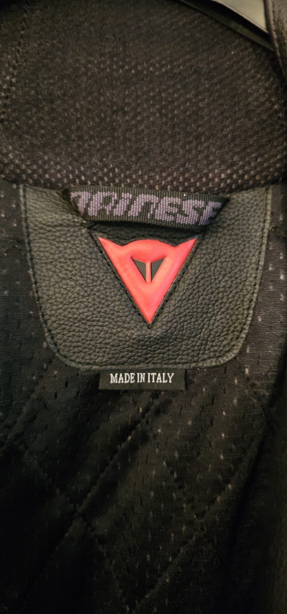 Blusão Dainese em pele com proteções em carbono