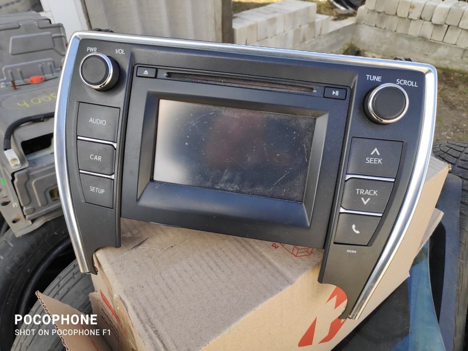 Продам магнитолу Тойота, 1шт, (экран не работает)