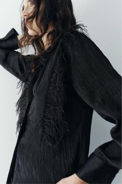 Сорочка з пірʼям від Zara