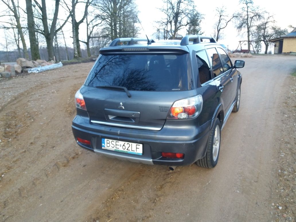 Mitsubishi Outlander 1