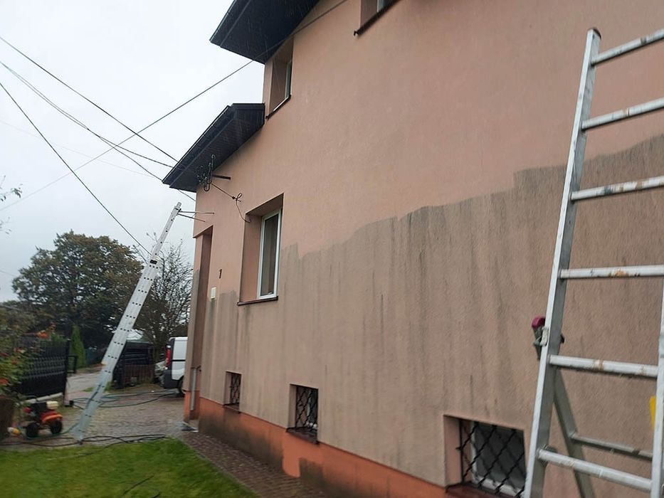 Mycie dachów elewacji , paneli fotowoltaicznych podnośnik koszowy