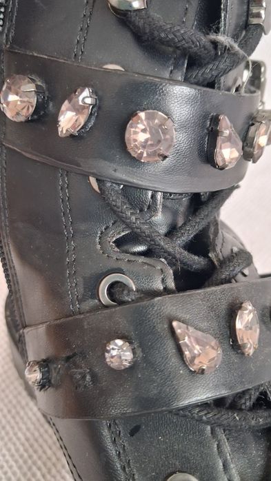 Czarne botki z cyrkoniami