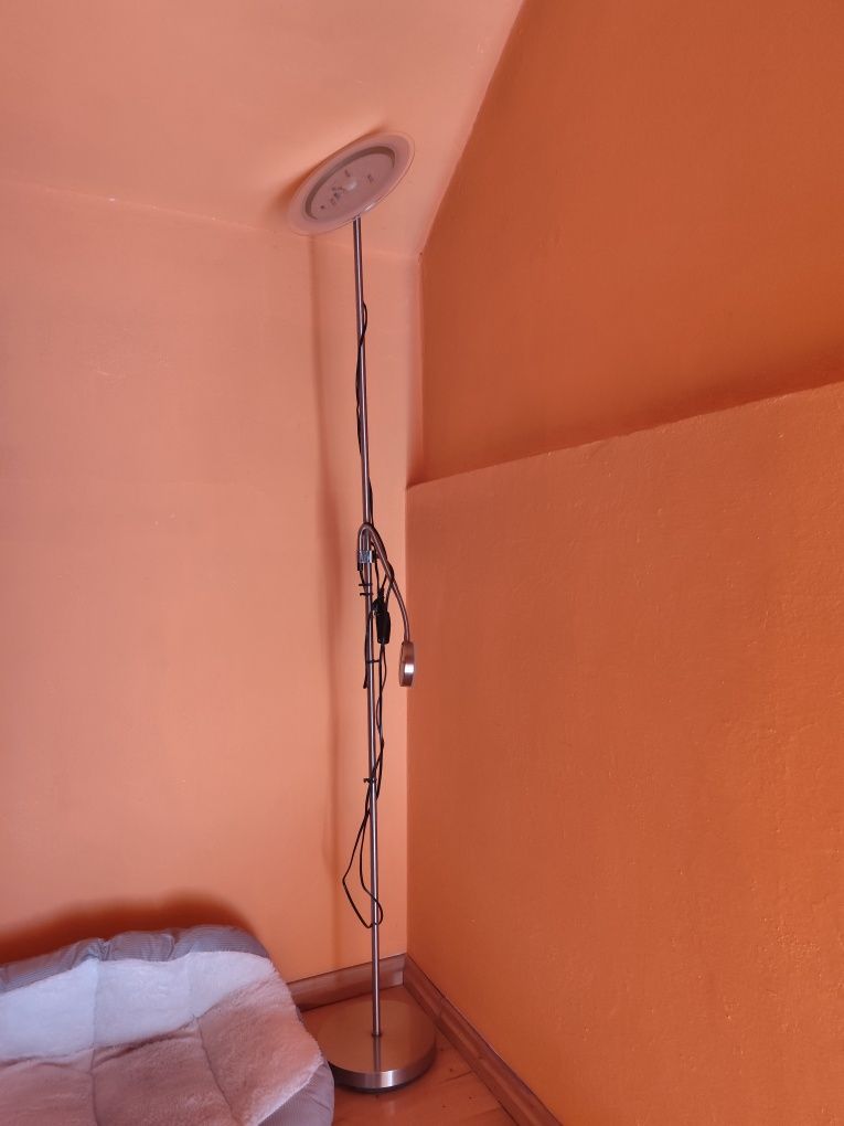 Lampa podłogowa led srebrna