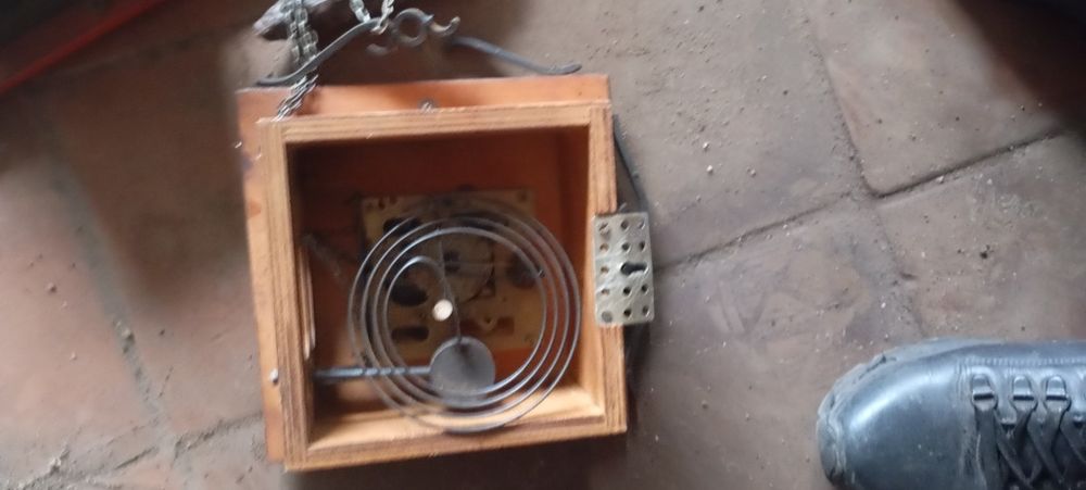 Продам настенные часы под восстановление