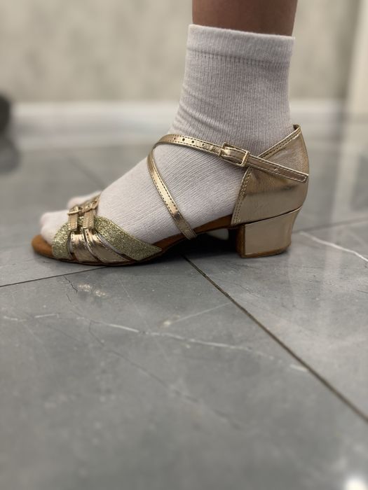 Продам очень красивые почти новые туфли для бальных танцев