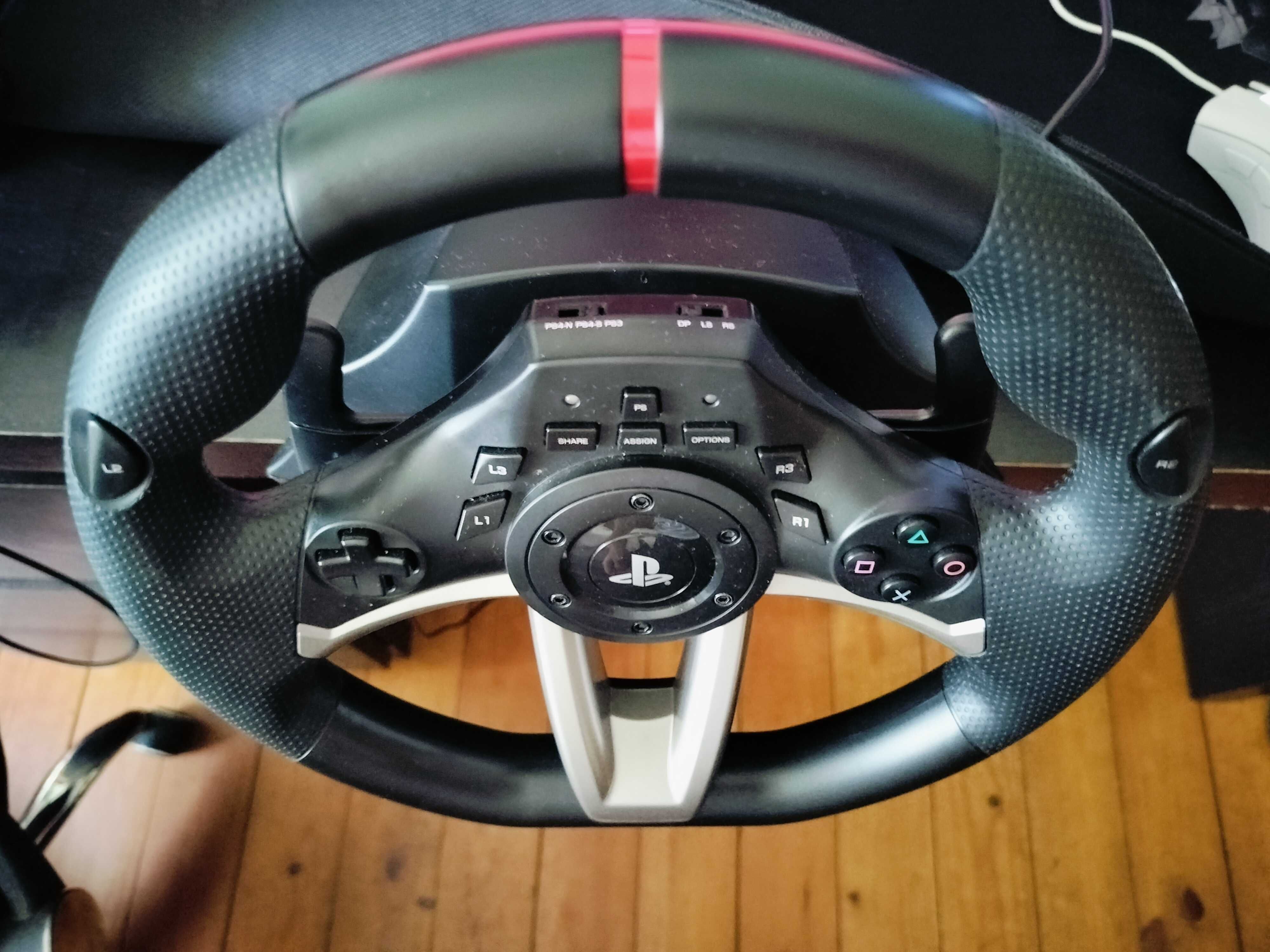 Volante HORI Racing Wheel Apex (PS4 - Preto)