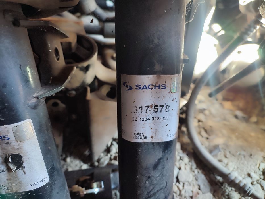 Стойки амортизаторы на Фольксваген Пассат,гольф,кади,Джетта Volkswagen