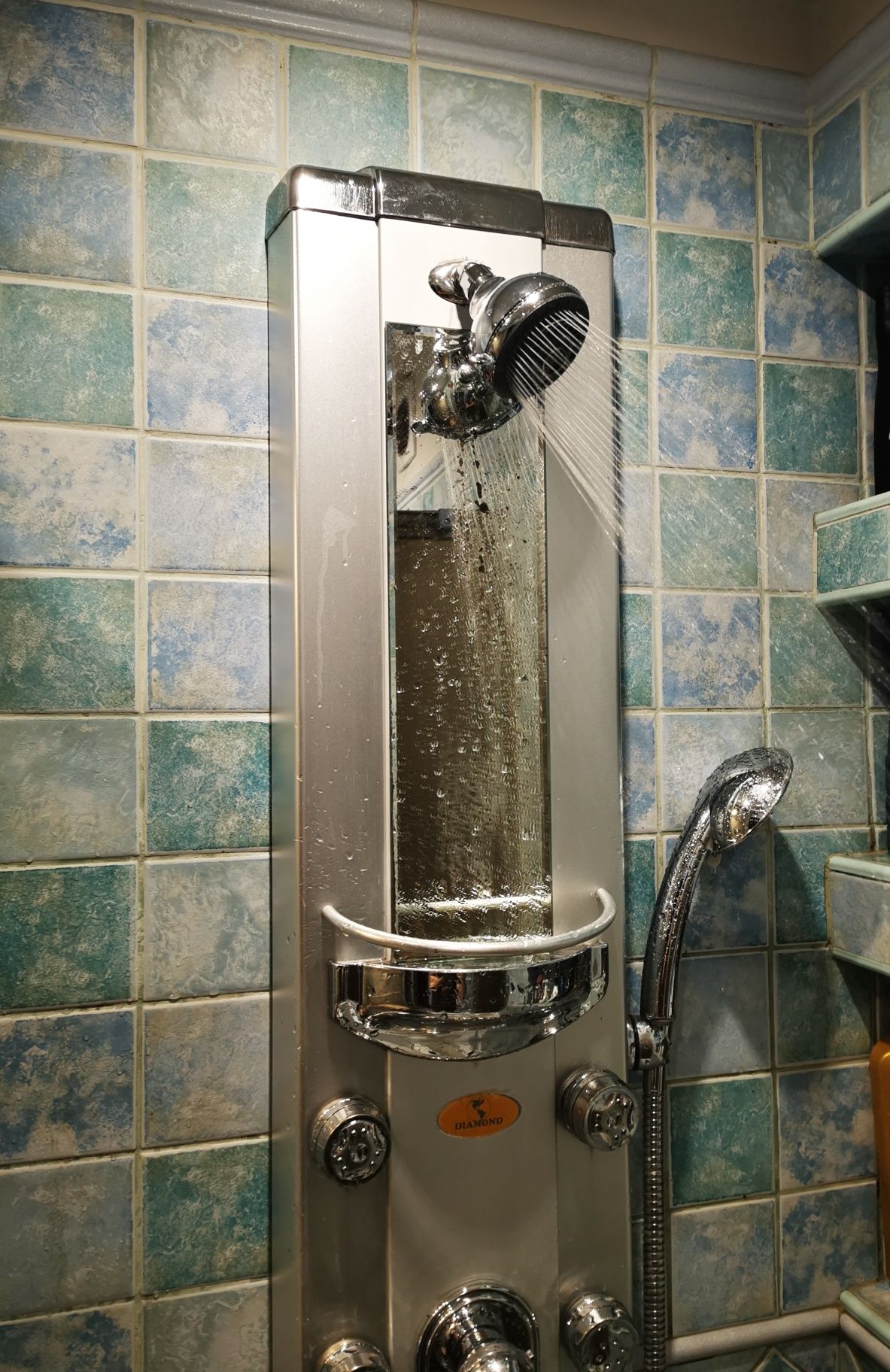 Panel prysznicowy z hydromasażem
