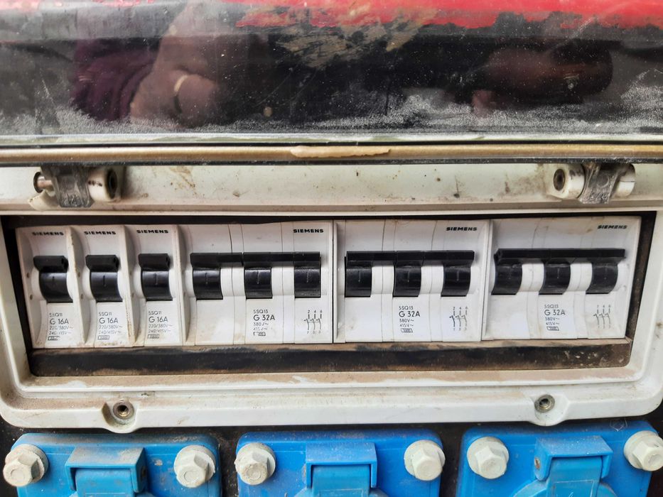 skrzynka rozdzielcza z przewodem  linka  40 mb 4 żyły 760 V