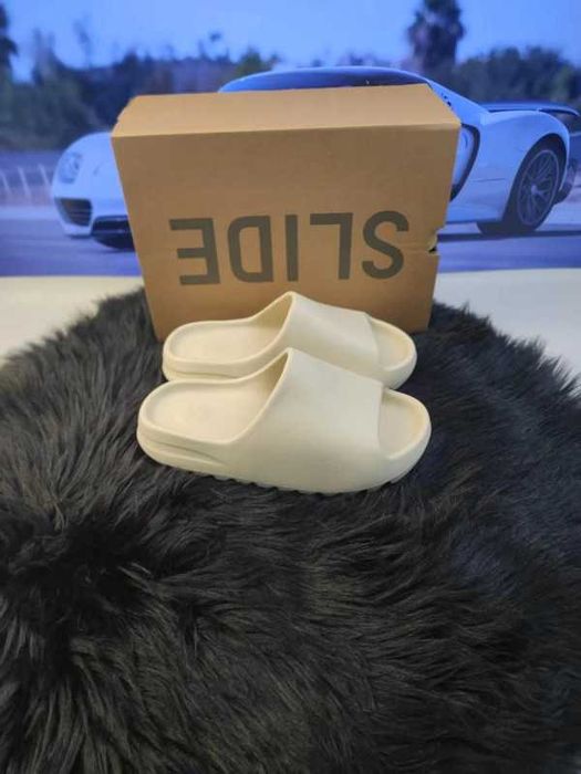 Buty damskie Klapki  adidas Yeezy Slide  R.44