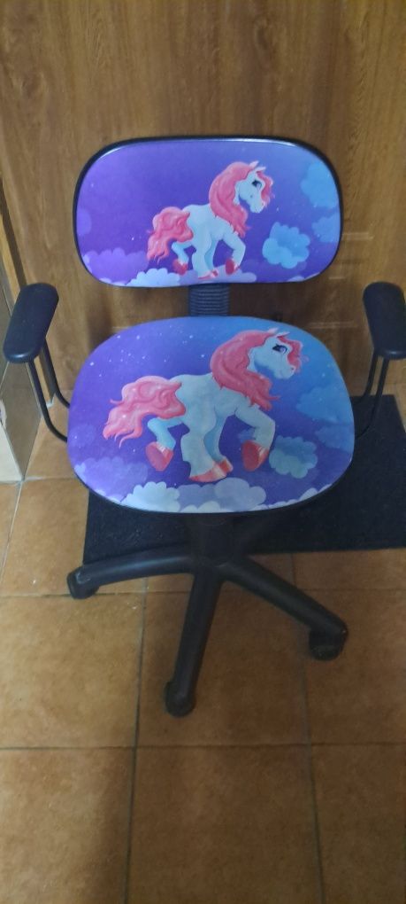 Sprzedam krzesło biurowe dziecięce