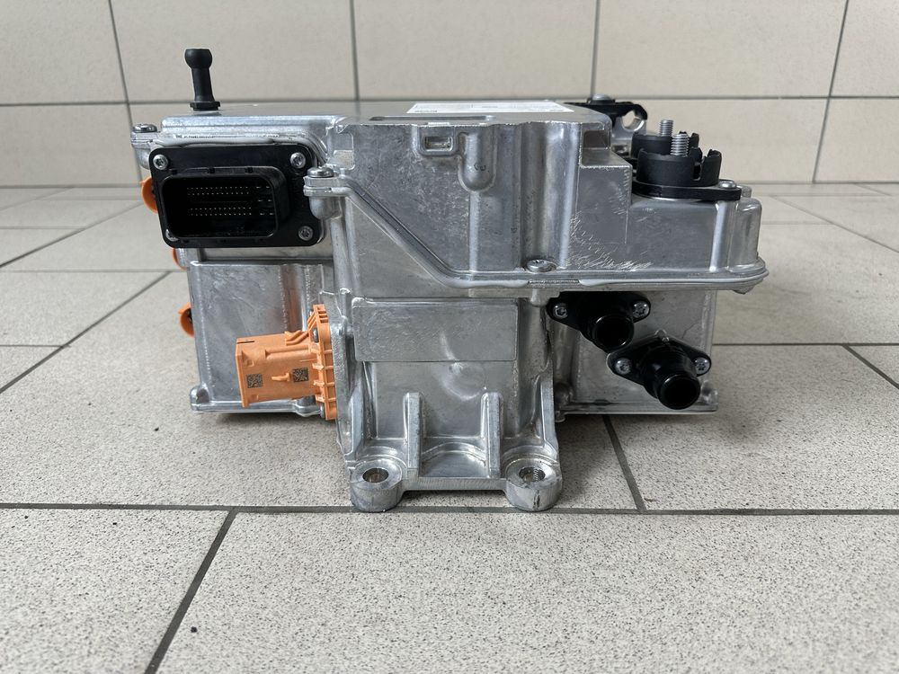 BMW i4 g26 ix g60 g70 модуль зарядки батареї бмв г26 г70 x1 u11