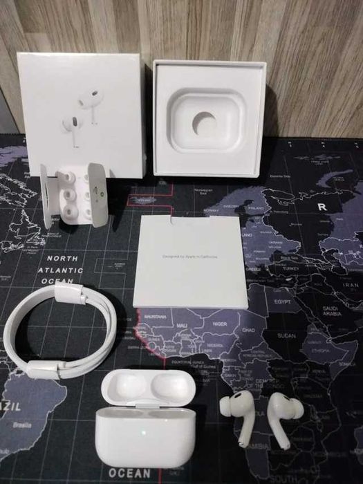 Białe słuchawki AirPods Pro2