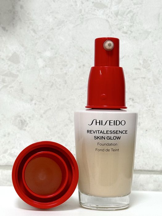 Тональний Shiseido Revitalessence Skin Glow Foundation