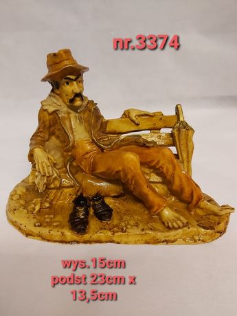 Figura z Alabastru Mężczyzna  na ławce nr.3374