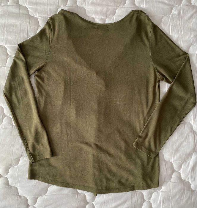 Blusa cáqui com decote em V da Springfield