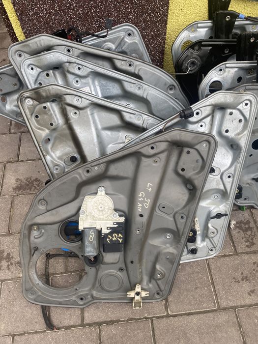 Склопідйомник Volkswagenй VAG Golf 4 Bora Гольф 4 Бора Skoda Octavia