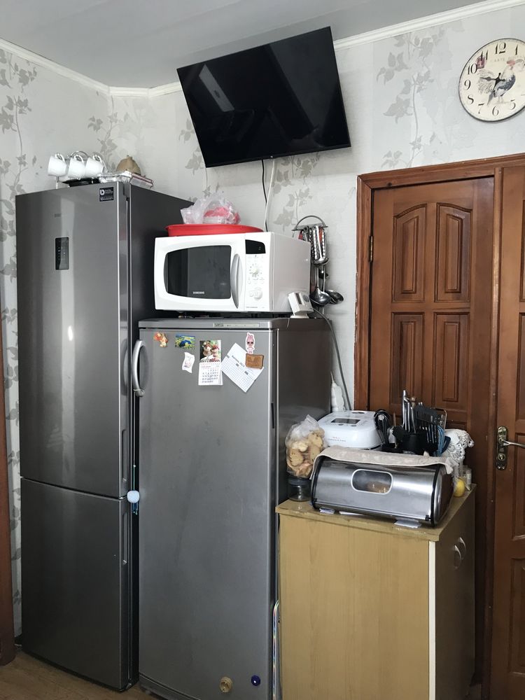 Продам частину будинку у селищі Бородянка