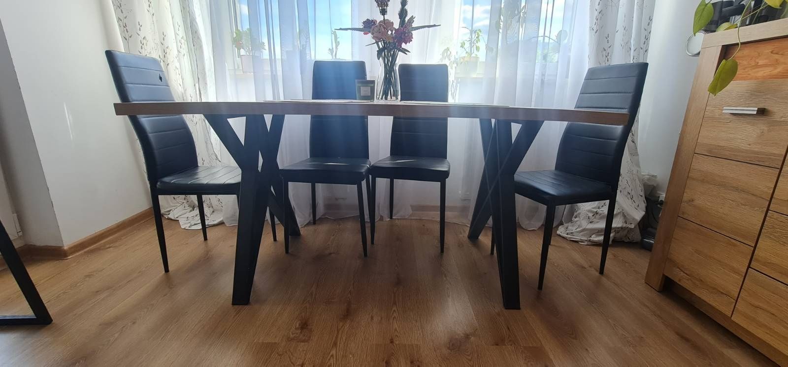 Sprzedam stół do jadalni, salonu