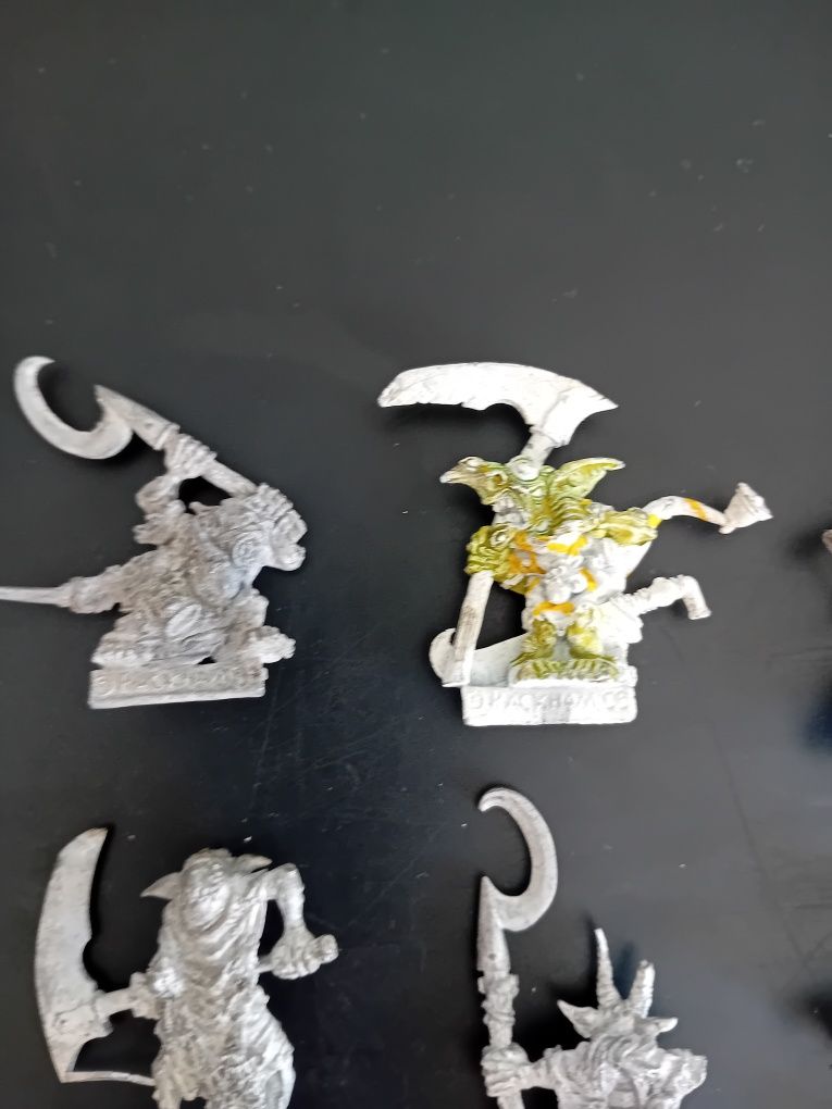 Metalowe figurki