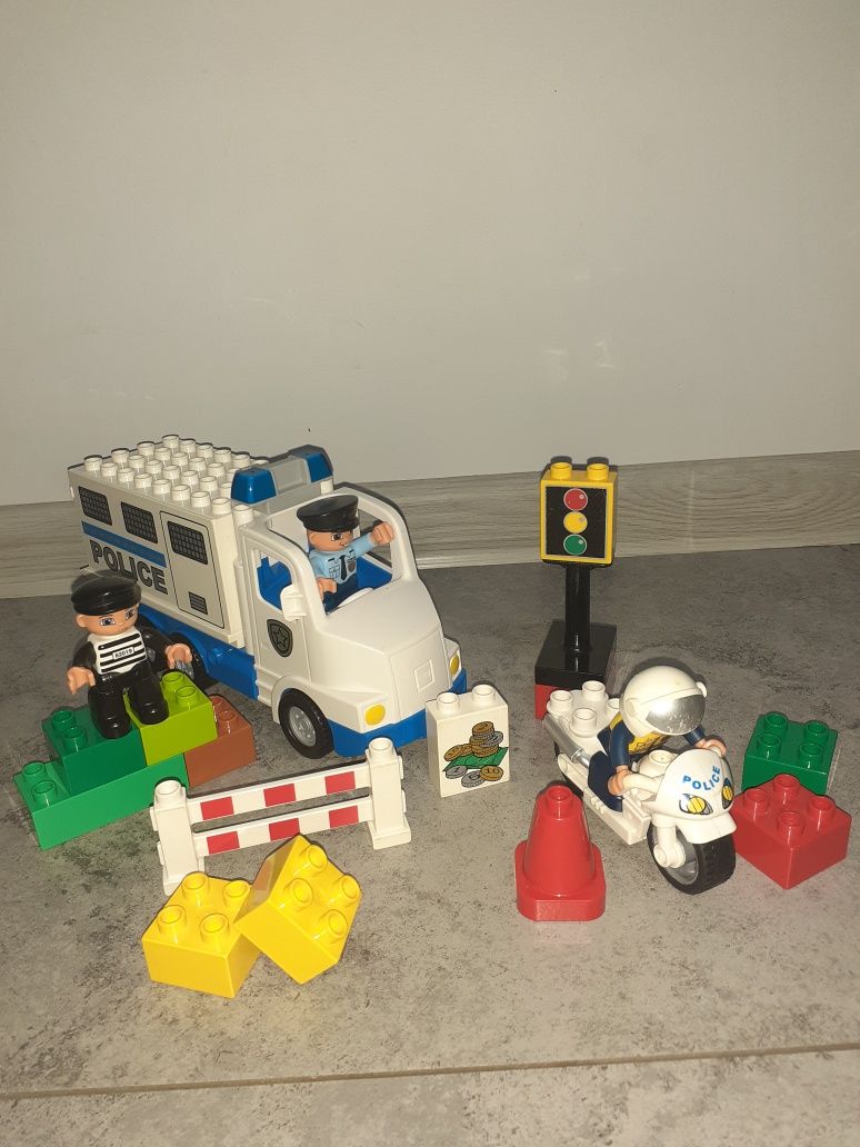 Lego Duplo 5680 POLICJA wóz policyny plus 5679 policjant na motorze