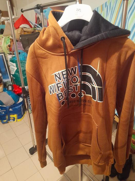 Camisola M para homem nova com capuz.