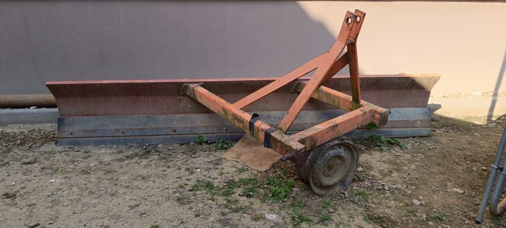 Продам лопату куплену в Чехії
