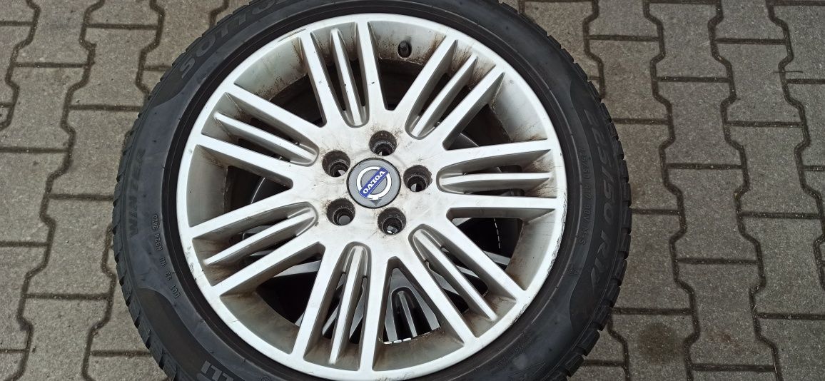 Felgi 17 Volvo plus opony Pirelly 225/50/17