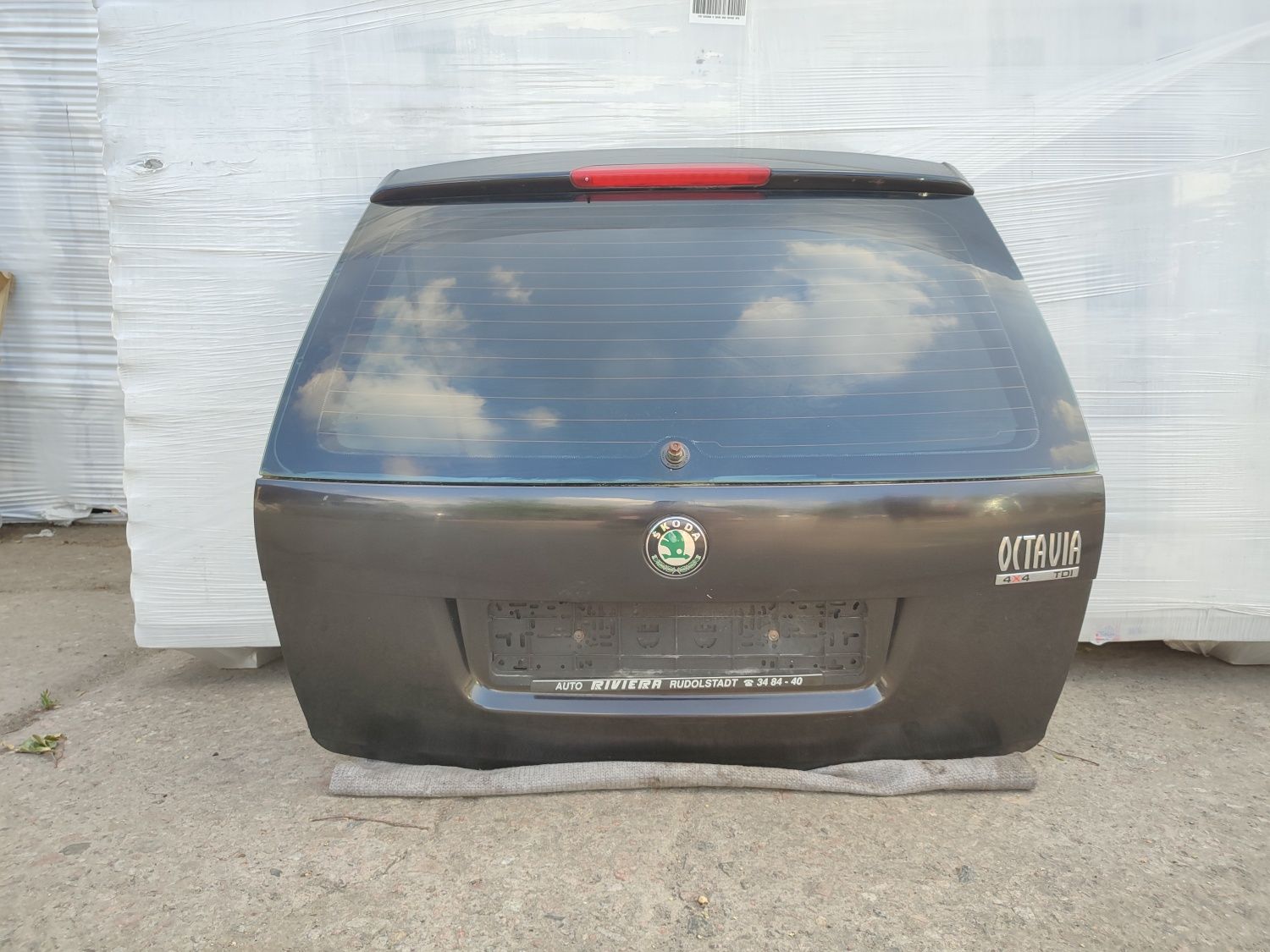 Ляда Шкода Октавія А5 кришка багажника Skoda Octavia A5 9910