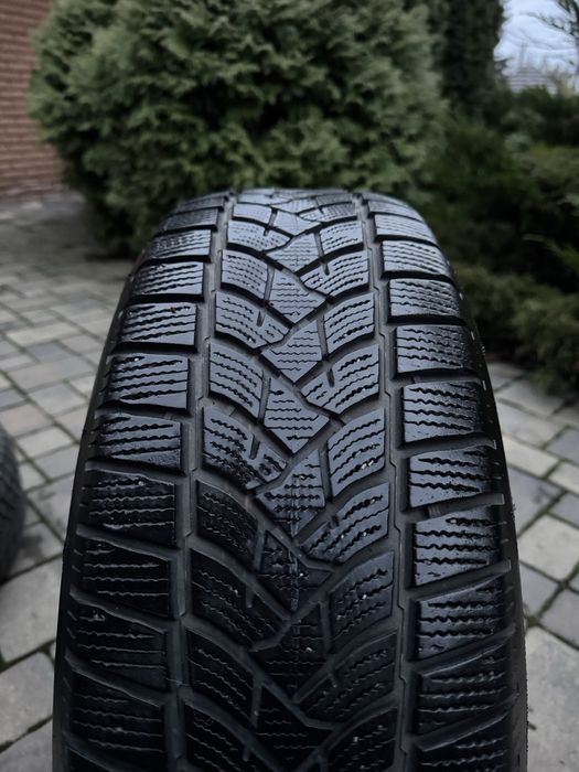 Зимова гума dunlop 225/65 r17 майже нова