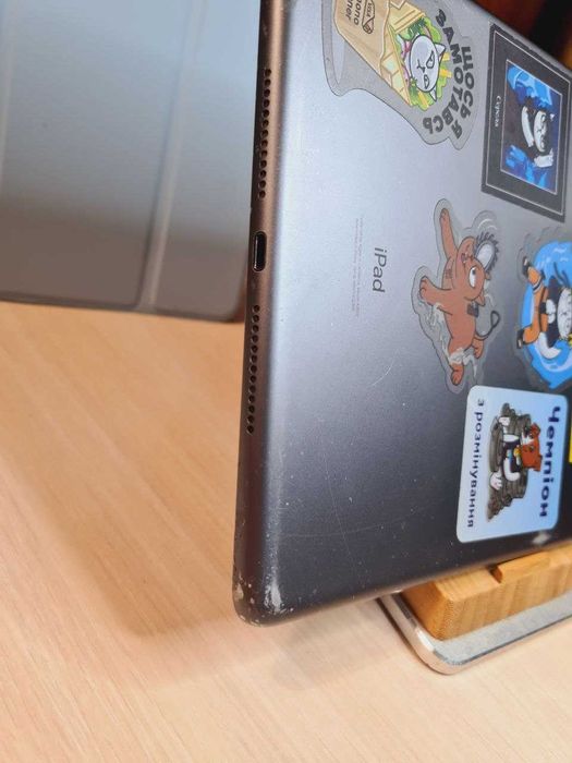 Робочий планшет Apple Ipad 9gen A2602 64GB | IOS 18  + чохол, опис