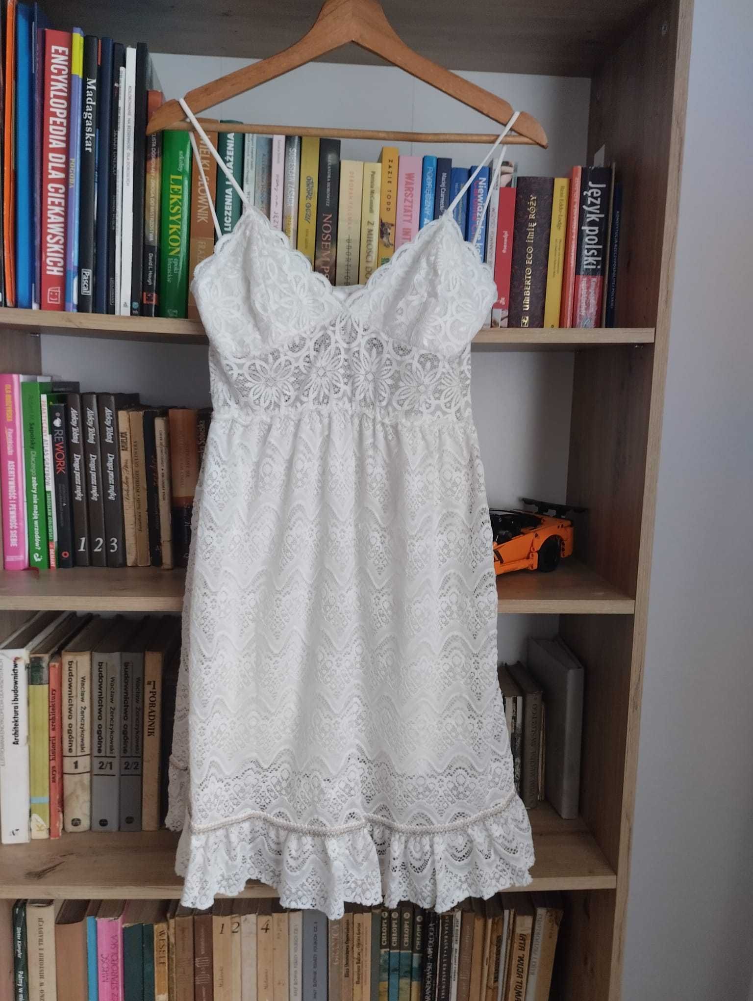 Biała sukienka koronkowa na ramiona r.S