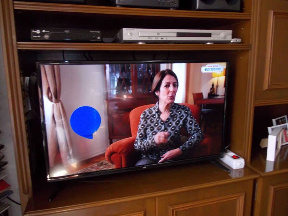 Televisor Led marca ,E,smart 32" como novo