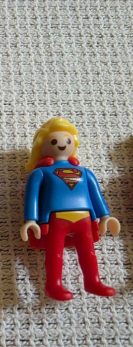 Bonecos DC playmobil ovo kinder 2025 Supergirl