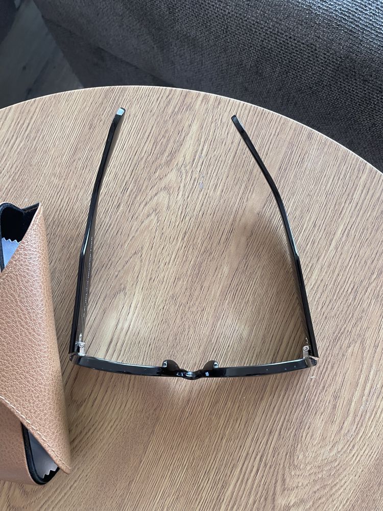 Oculos rayban pretos, pouco usados