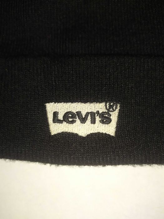 Шапка вязаная Levis оригинал двухслойная с подворотом.