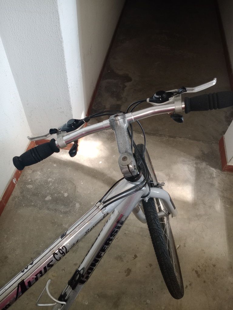 Bicicleta roda 26 85€ de alumínio reforçado tudo a funcionar na perfei