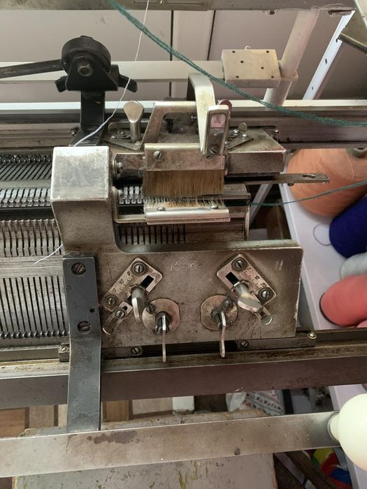 Вязальна машинка 5 класа, трикотаж.