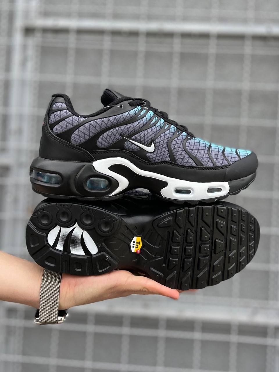 Мужские кроссовки Nike Air Max Tn Plus black&blue. Размеры 41-45

Есть